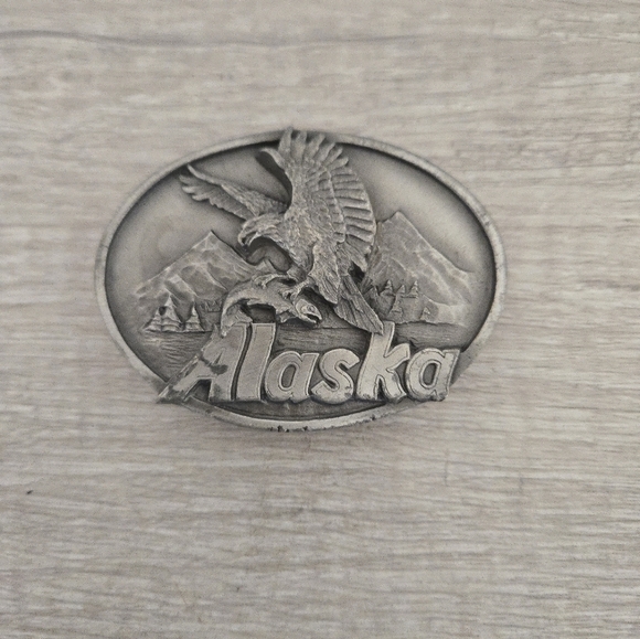 J.H. Collectibles Other - J&H Vintage 1989 Alaska Silver Tone Eagle Fish Mountain Oval Belt Buckle